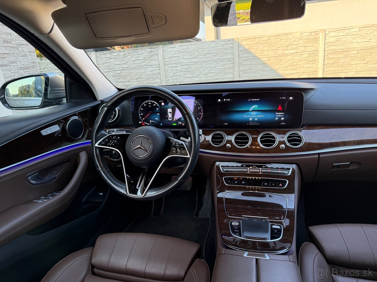 Mercedes-Benz E trieda Sedan - 15