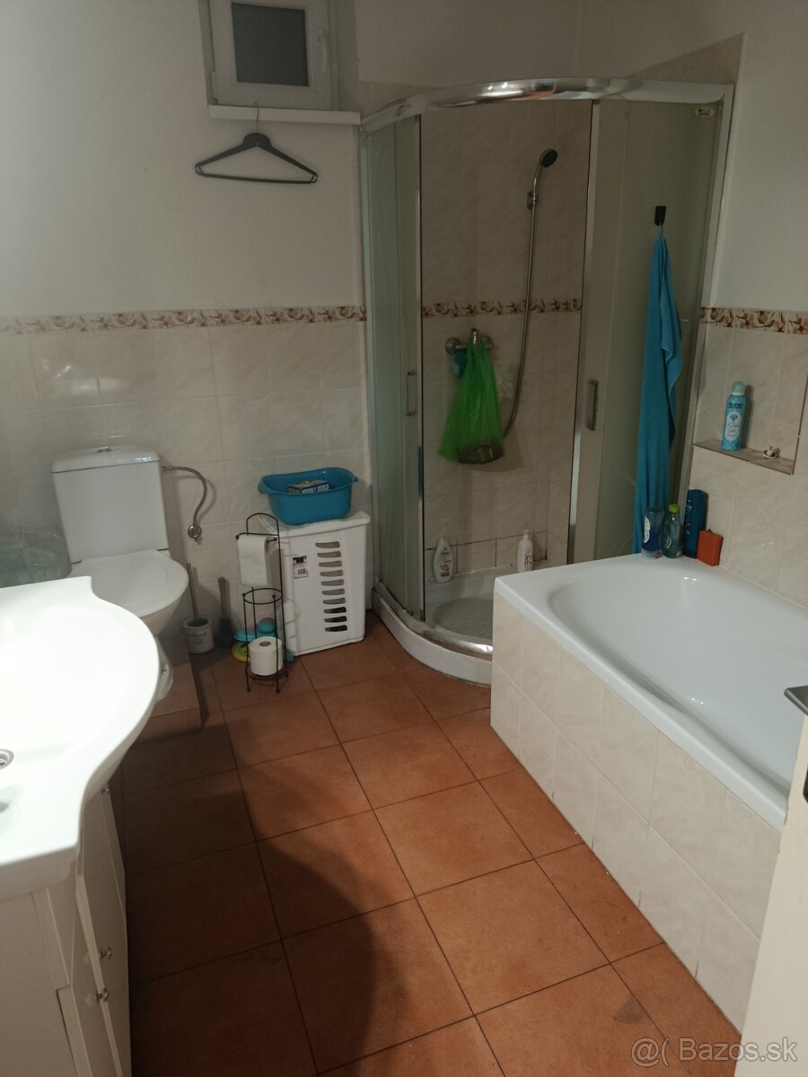 Predáme pekný slnečný Rodinný dom v časti Nadabula - 15