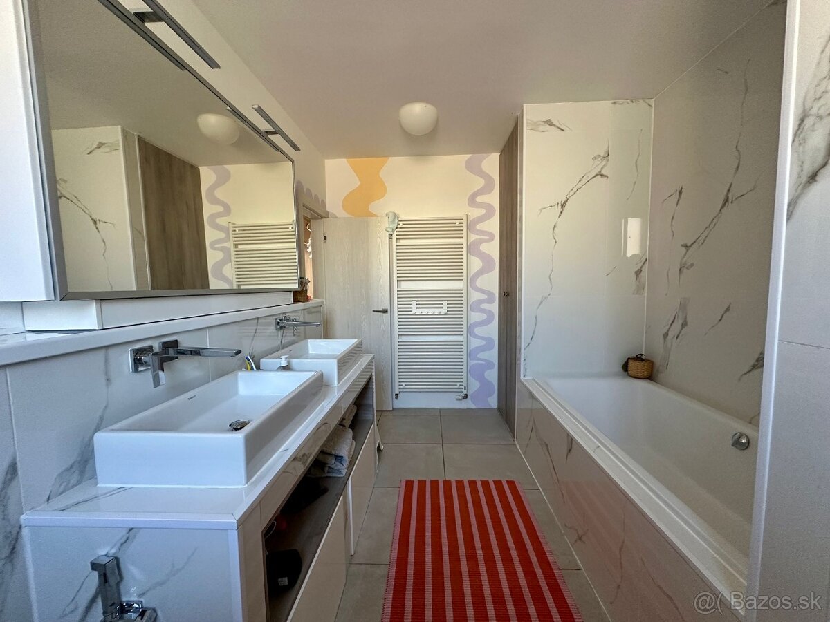 Na prenájom kompletne zariadený 3-izbový s terasou a garážov - 15