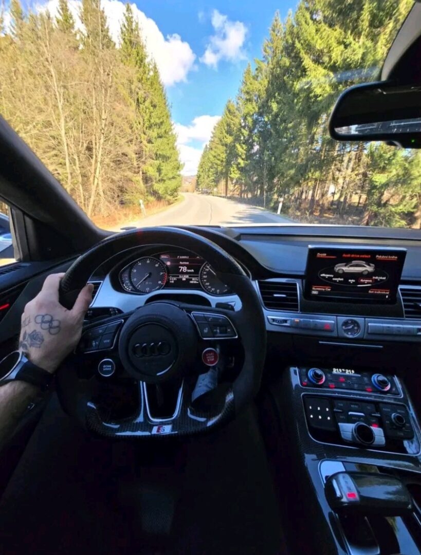 -AUDI R8 VOLANT SPORTOVY START/STOP - DRIVE SELECT - 15