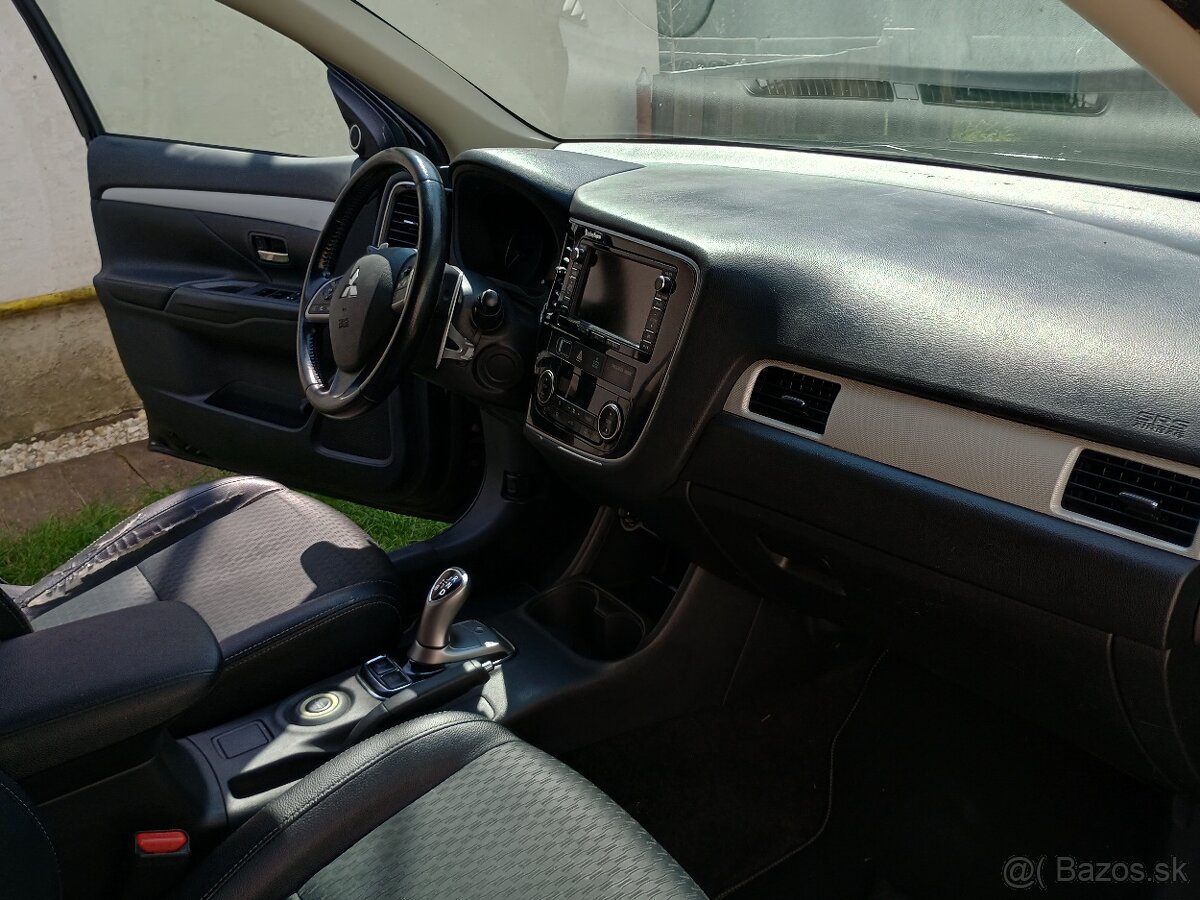 Mitsubishi Outlander PHEV 2.0 Executive Edition–4x4–Automat - 15