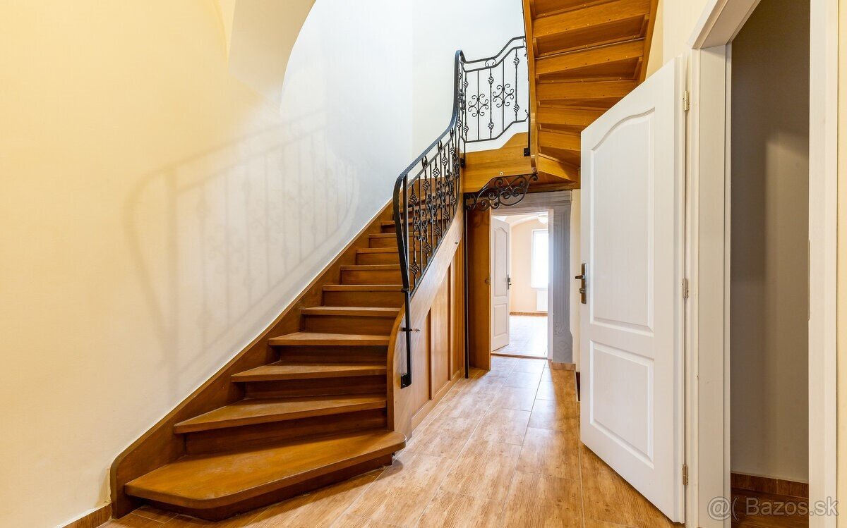 NA PREDAJ Historická polyfunkčná budova v srdci mesta Prešov - 15