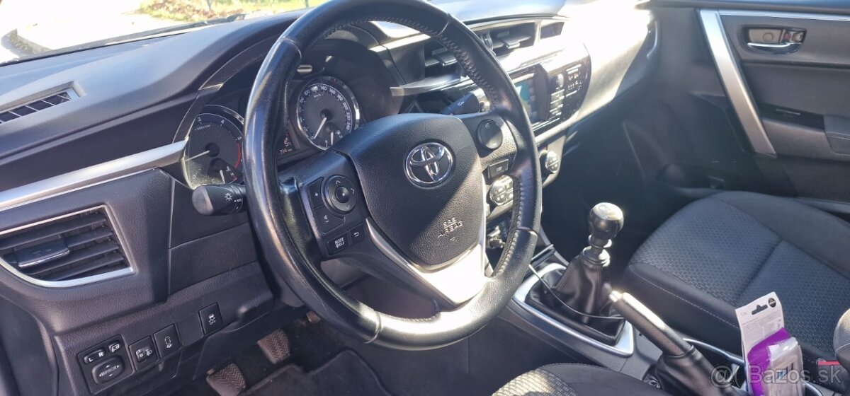 Toyota Corolla 1.4 Diesel, Zlata 2015+navigacia+2x komplety - 15