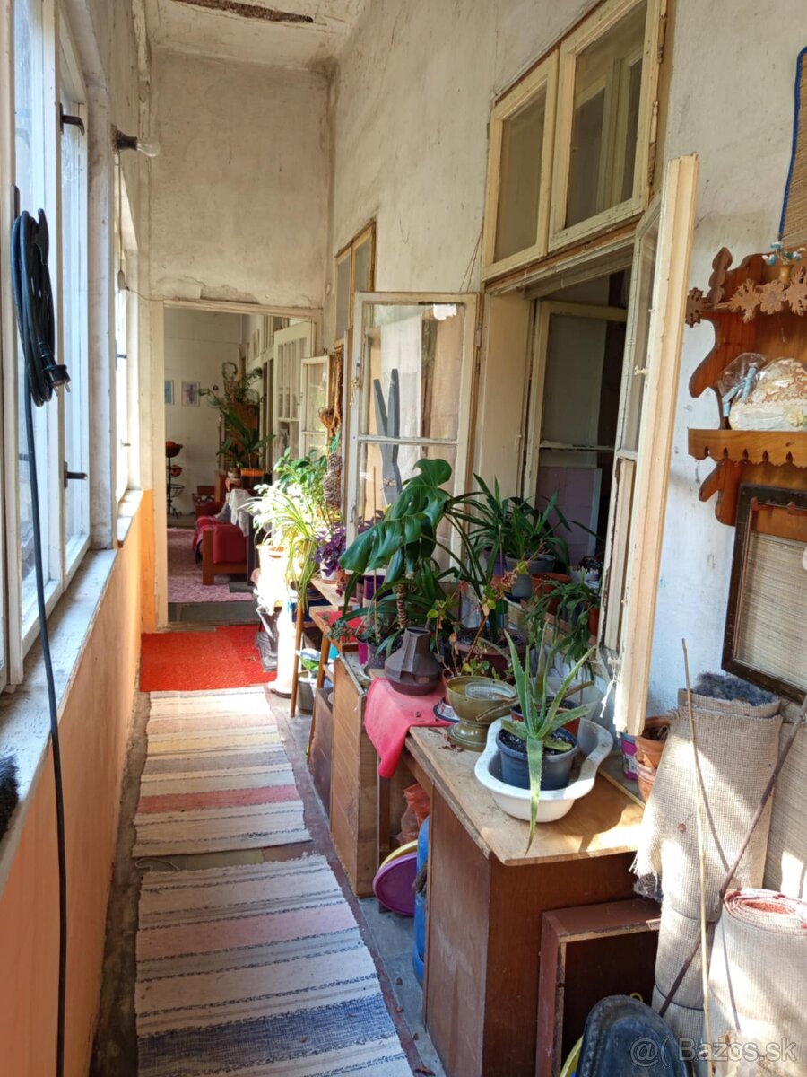 NA predaj rodinný dom v úplnom centre mesta LEvice - 15