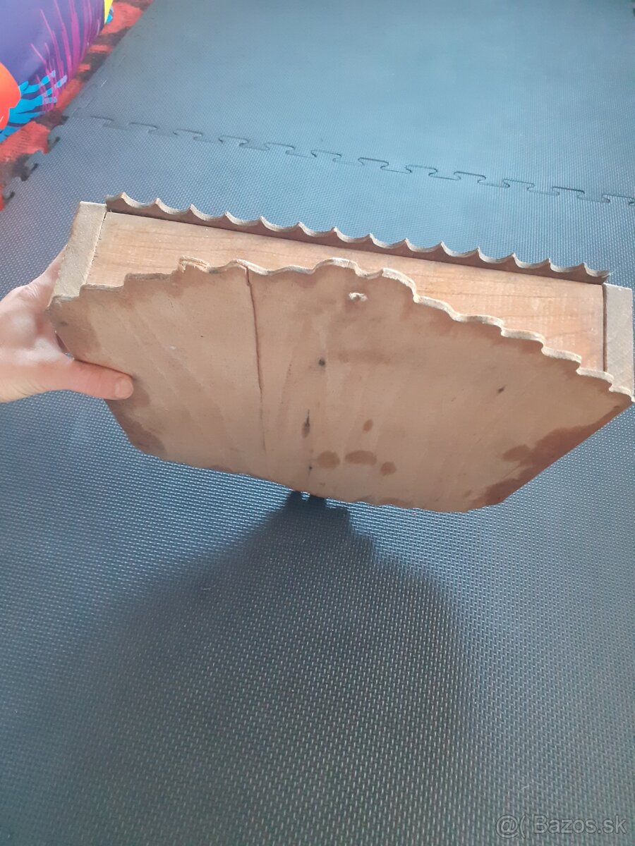 Ľudové drevené police - Podpoľanie - 15