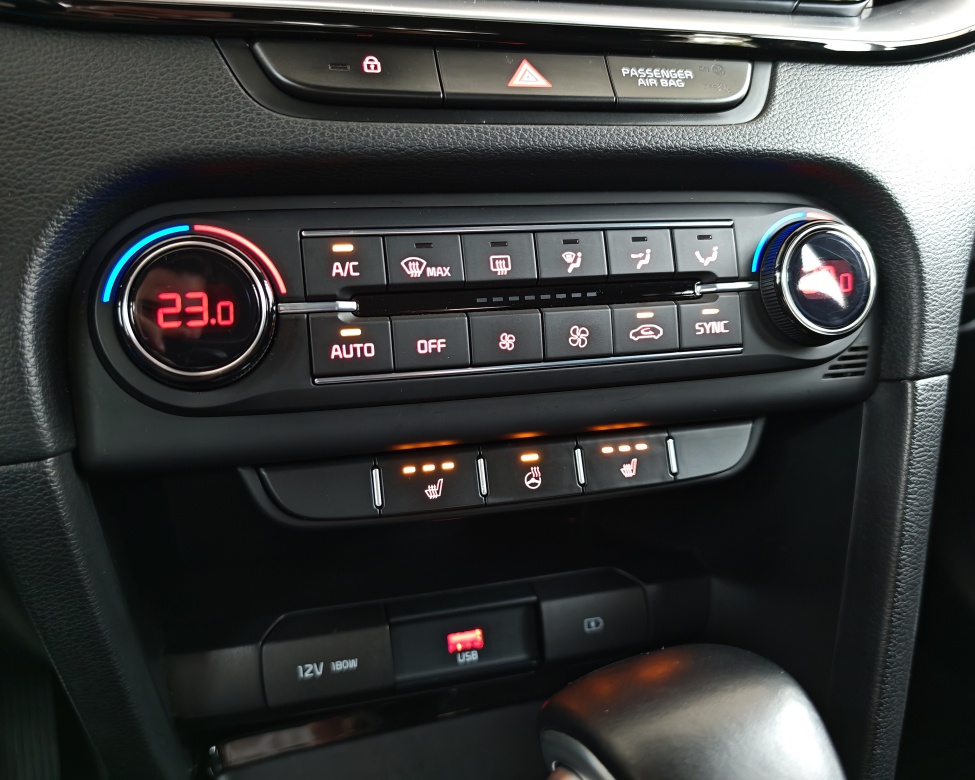 Kia Ceed SW 1.6 CRDi MHEV Gold A/T// AJ NA SPLÁTKY// - 15