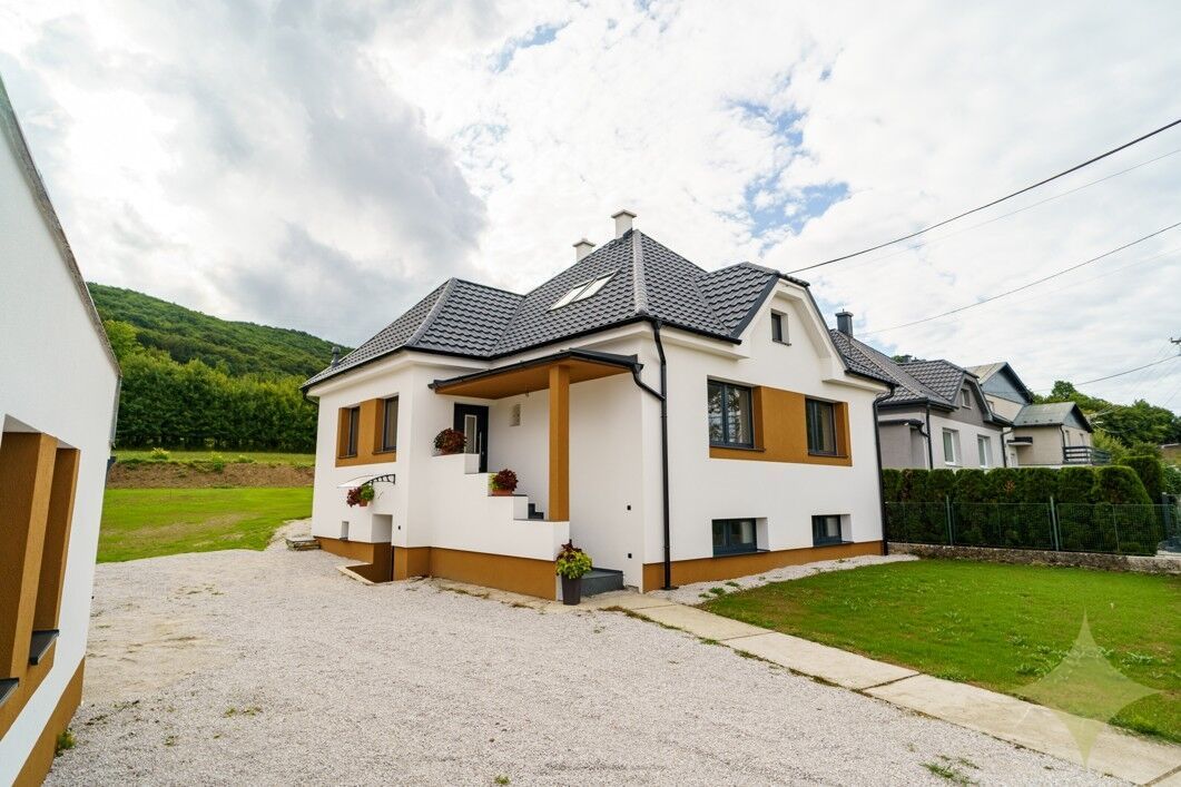 Predaj: Zrekonštruovaný Rodinný Dom 4+1 v Malebnej Obci Divi - 15