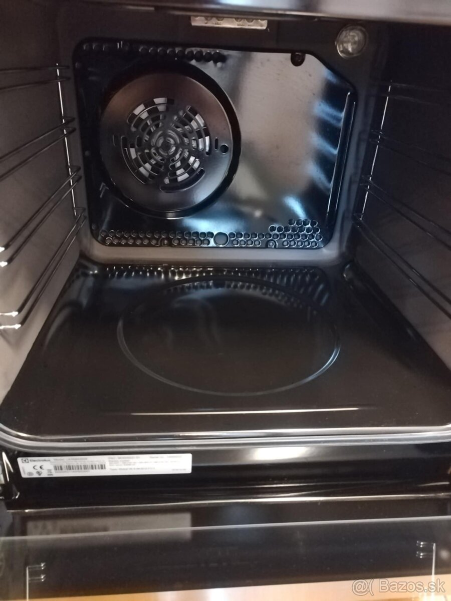 Predam Sklokeramický sporák s parnou funkciou SteamBake - 15