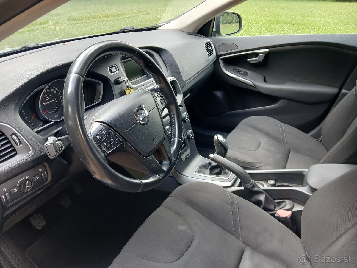 VOLVO V40 D2 - 15