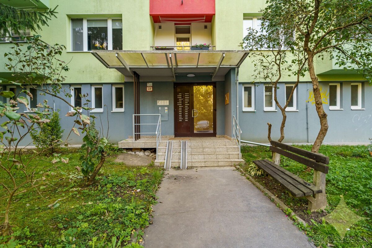 REZERVOVANÉ - Na predaj: zariadený 1-izbový byt, 40 m² – Fon - 15