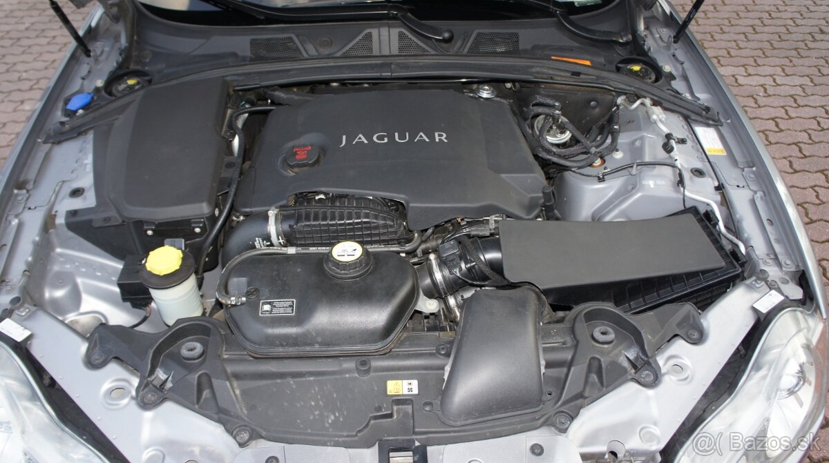 Jaguar XF 3,0D Portfolio - 15