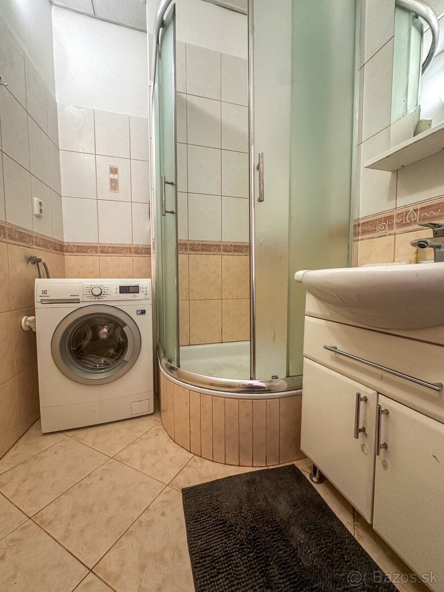 Štýlový podkrovný byt v historickom centre s terasou - 15