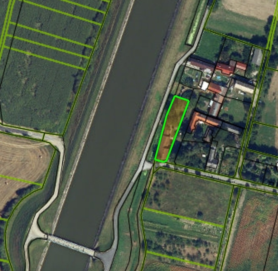 Rodinný dom so záhradou / 837 m2 / - Beluša - 15