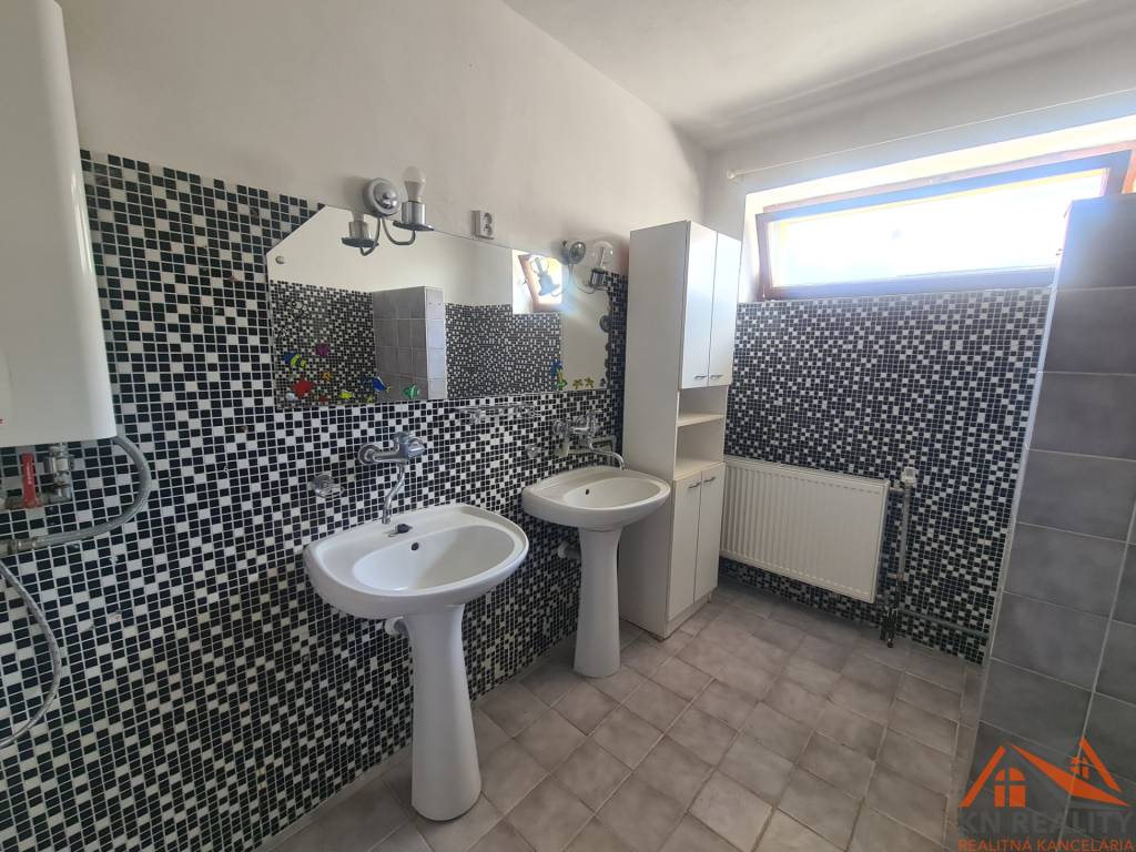 Na predaj dvojgeneračný rodinný dom Nové Zámky - 15