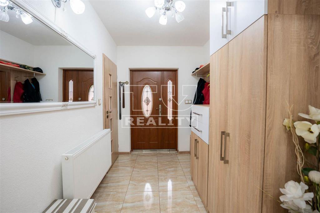 Na predaj priestranný rodinný dom Uhrovec okr. Bánovce... - 15