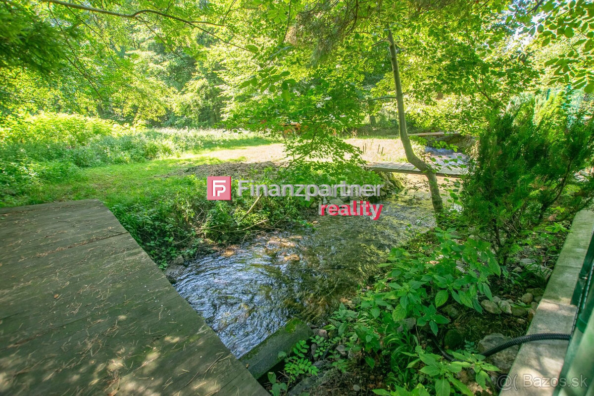 Ponúkame na predaj 5 izb. rodinný dom s garážou na pozemku 9 - 15