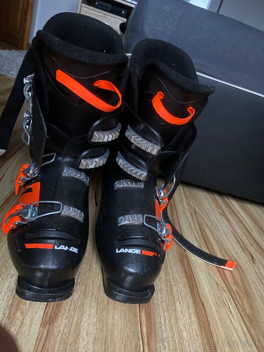 Lyžiarky a lyže - 15