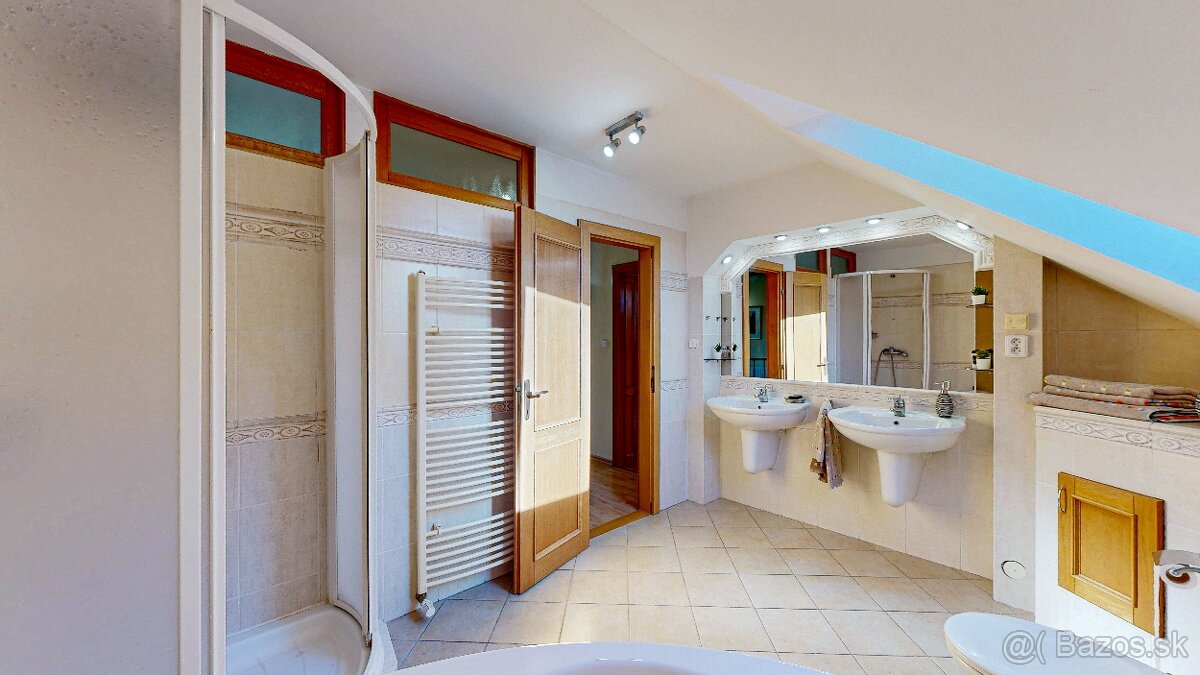 Priestranný RD s veľkorysým 12-ár pozemkom v obci Ďurďošík - 15