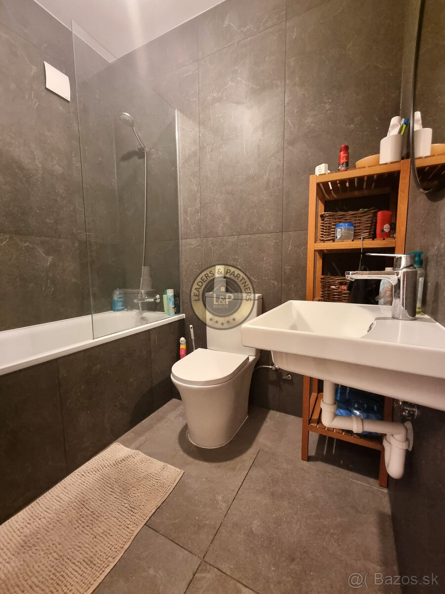 PREDAJ rodinný dom v centre Rajky - 15