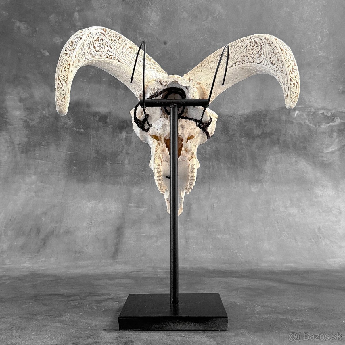 Vyrezávaná lebka barana na kovovom stojane - motív Infinity - 15