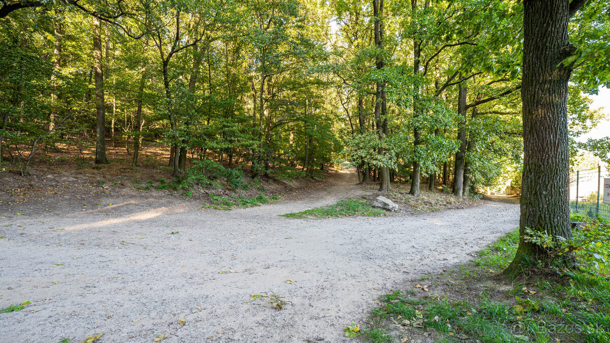 Pozemok s rekreačnou chatou a krásnym výhľadom v lukratívnej - 15