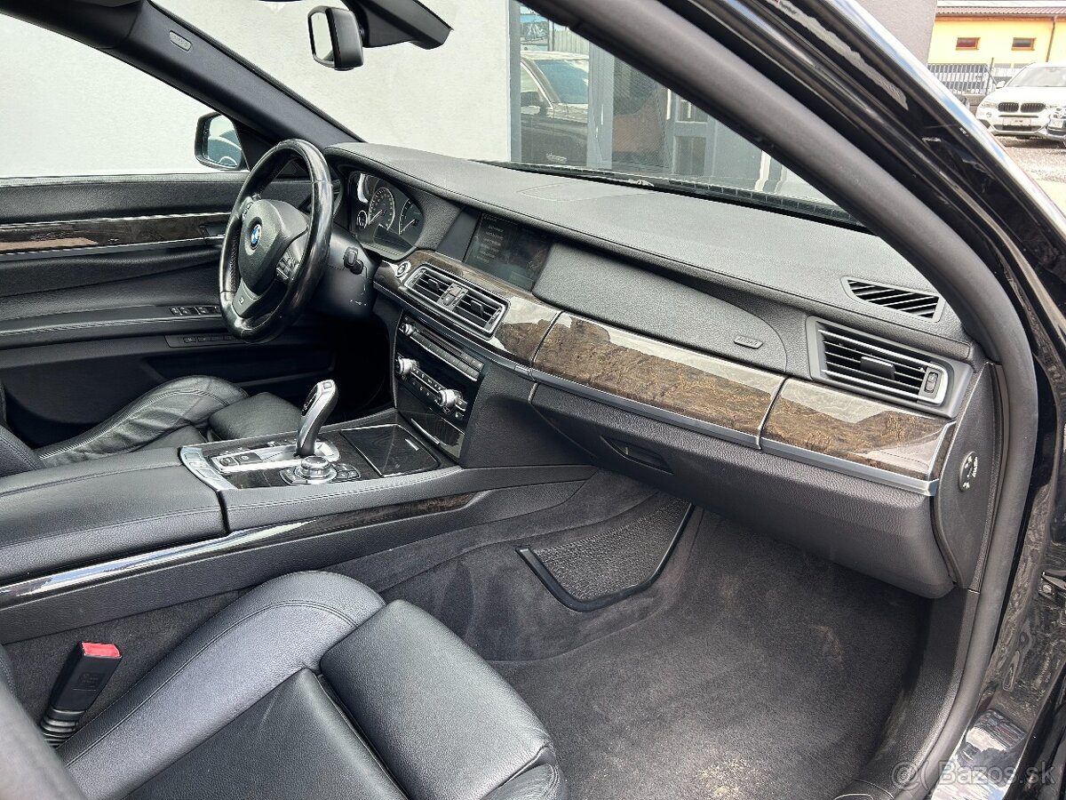 BMW Rad 7 740d xDrive - 15