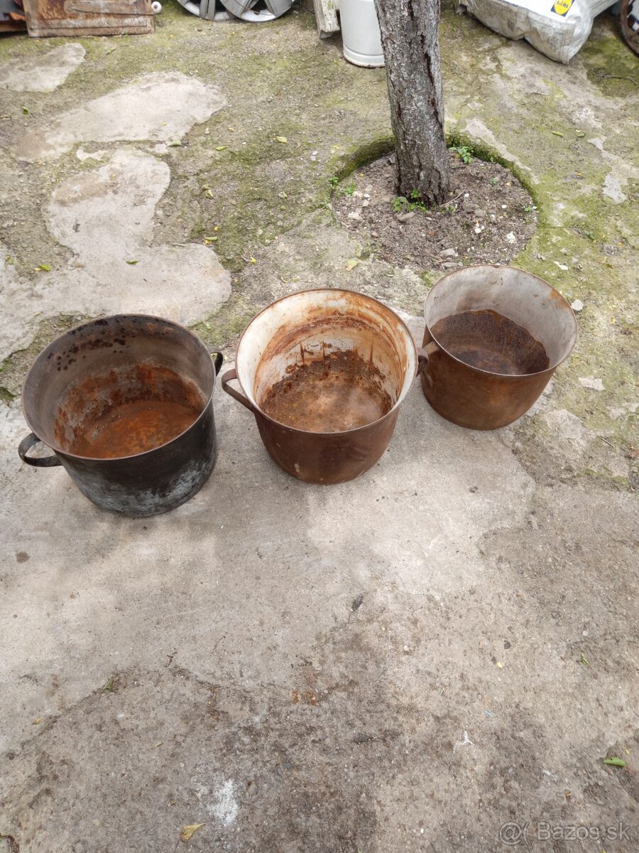 Staré liatinové hrnce - 15