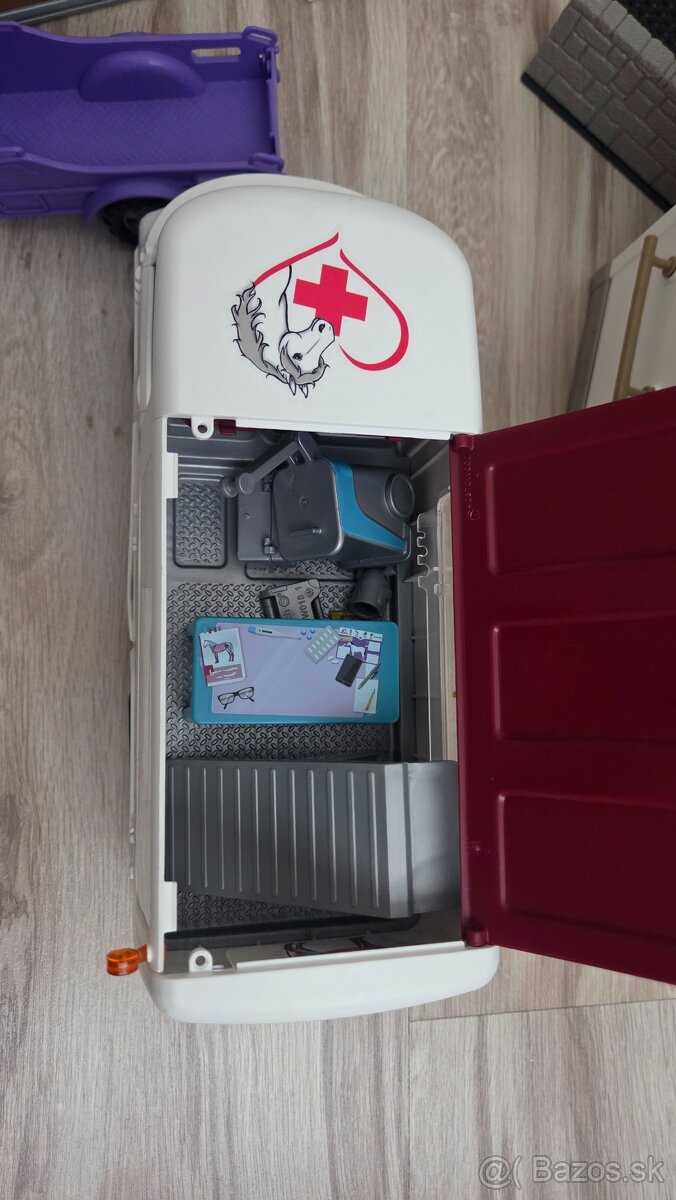 Schleich kone, stajne, dom - 15