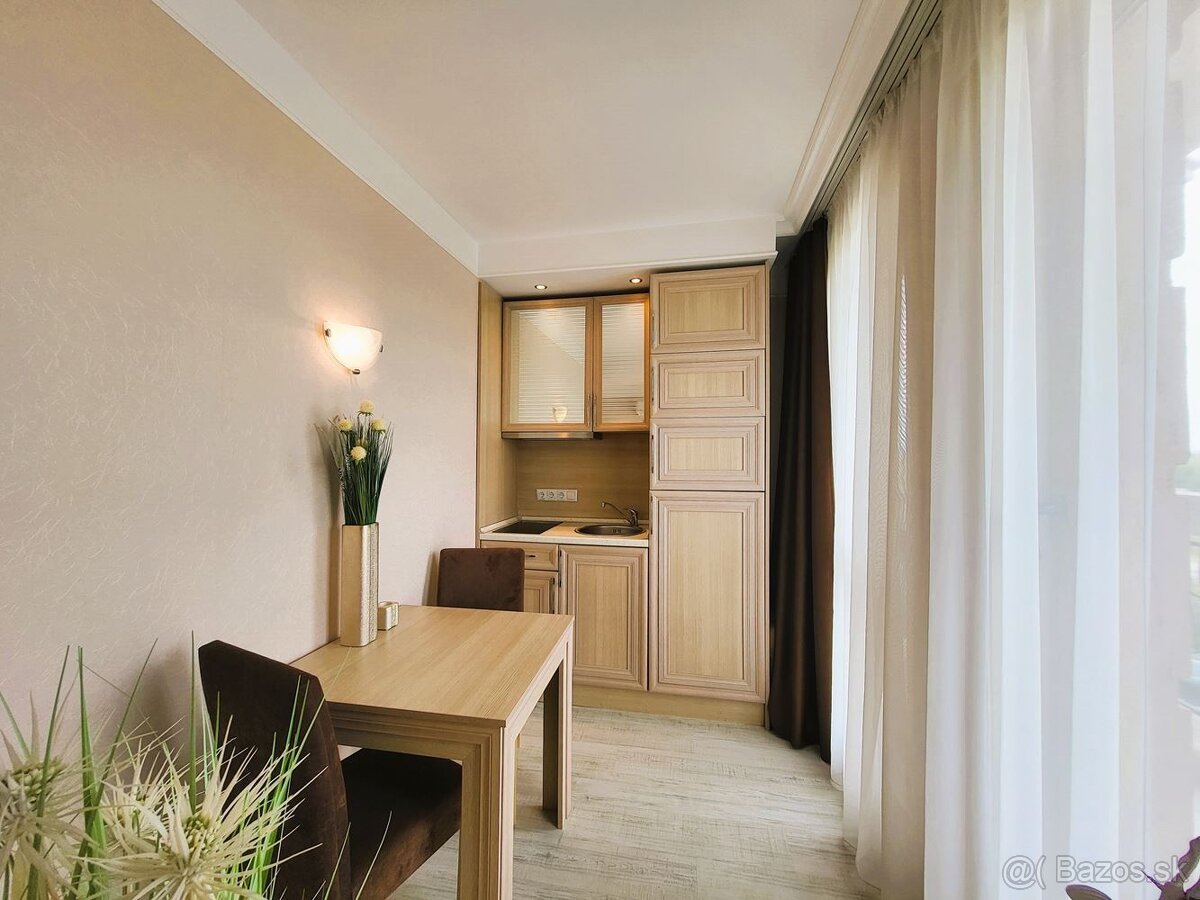 Atraktívny apartmán pre pohodlné a štýlové bývanie - 15