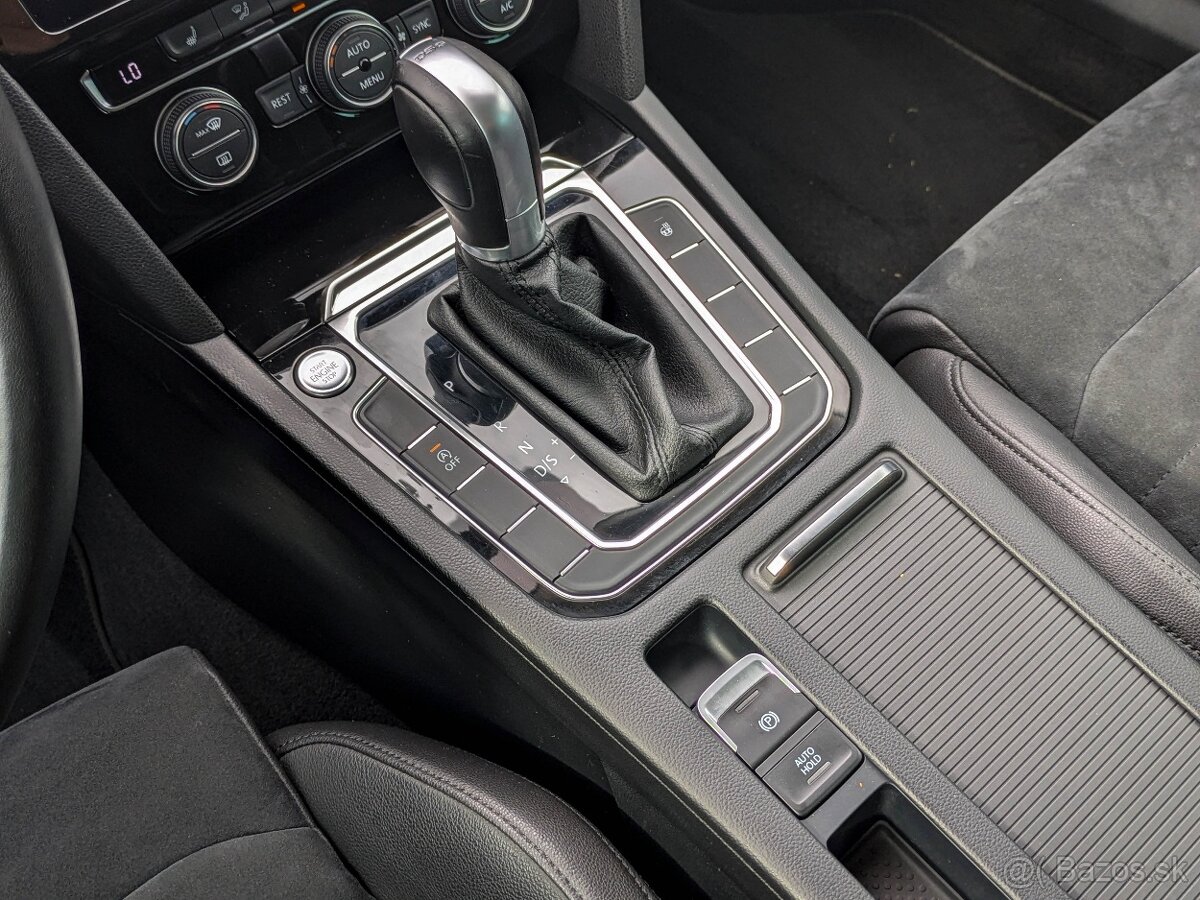 Volkswagen Passat Variant 2.0 TDI 140kW Highline R-Line DSG - 15