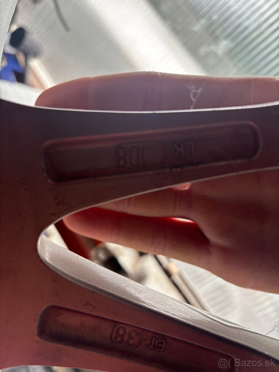 Predám na alfu Romeo pneumatiky obuté na elektrónoch r17 - 15