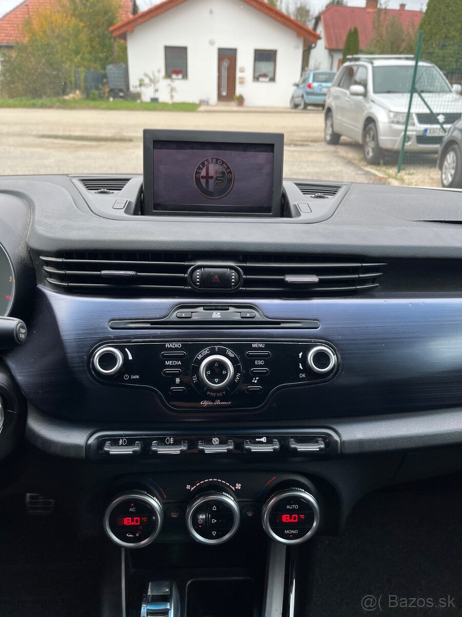 Alfa Romeo Giulietta 1.6 JTDm Šport = 196531km, 2011 = - 15