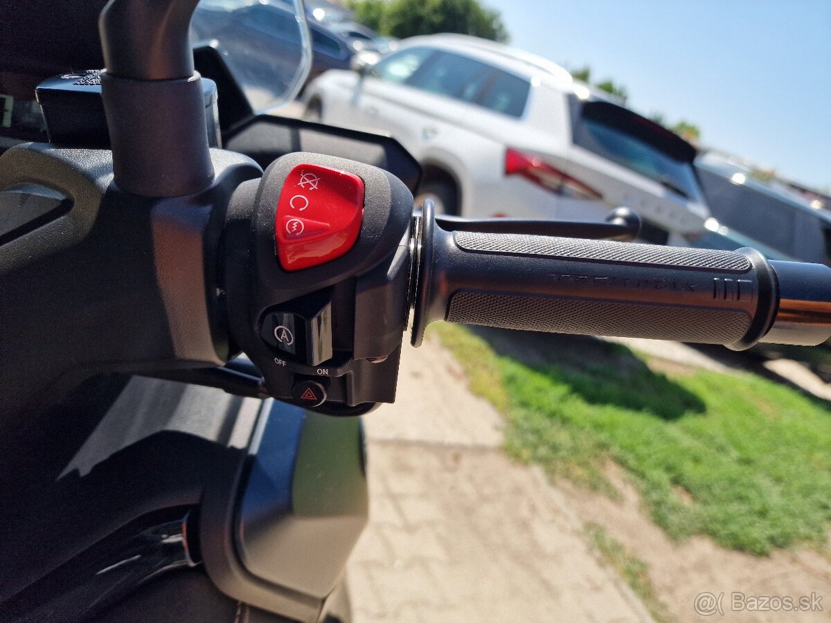 Yamaha X-Max 125 (2023) Tech-Max "možný úver" - 15