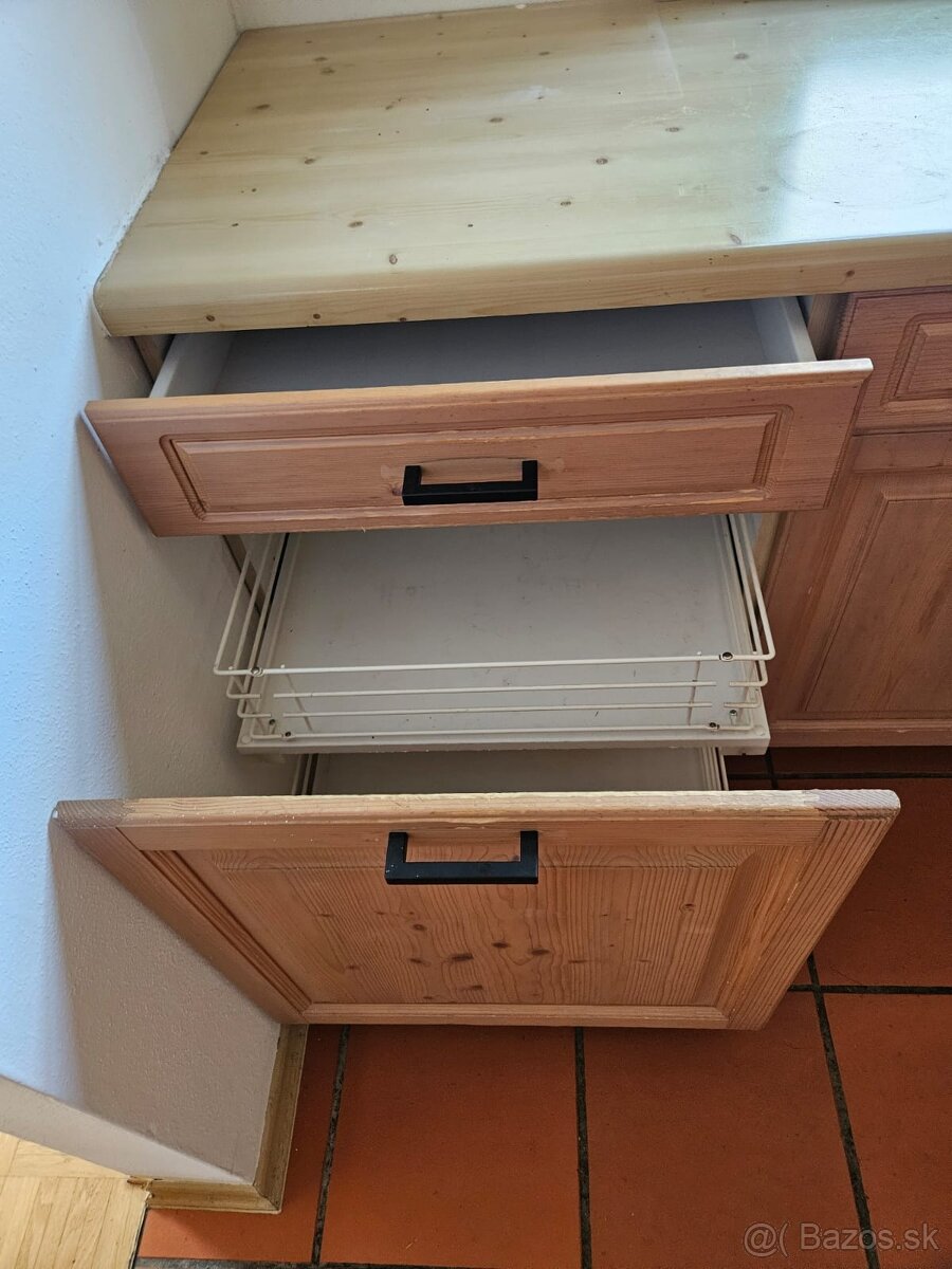 Masívna kuchynská linka z Nemecka so spotrebičmi - 15