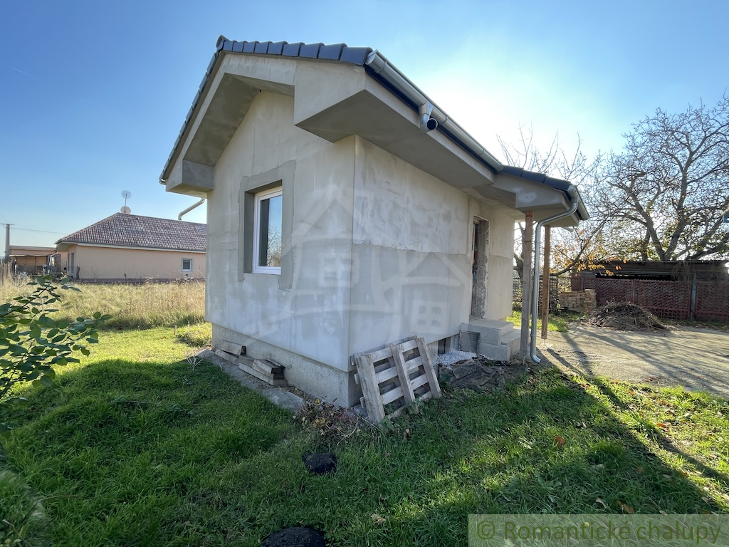 Rodinný dom na polosamote v obci Rastislavice– pokoj, tich - 15