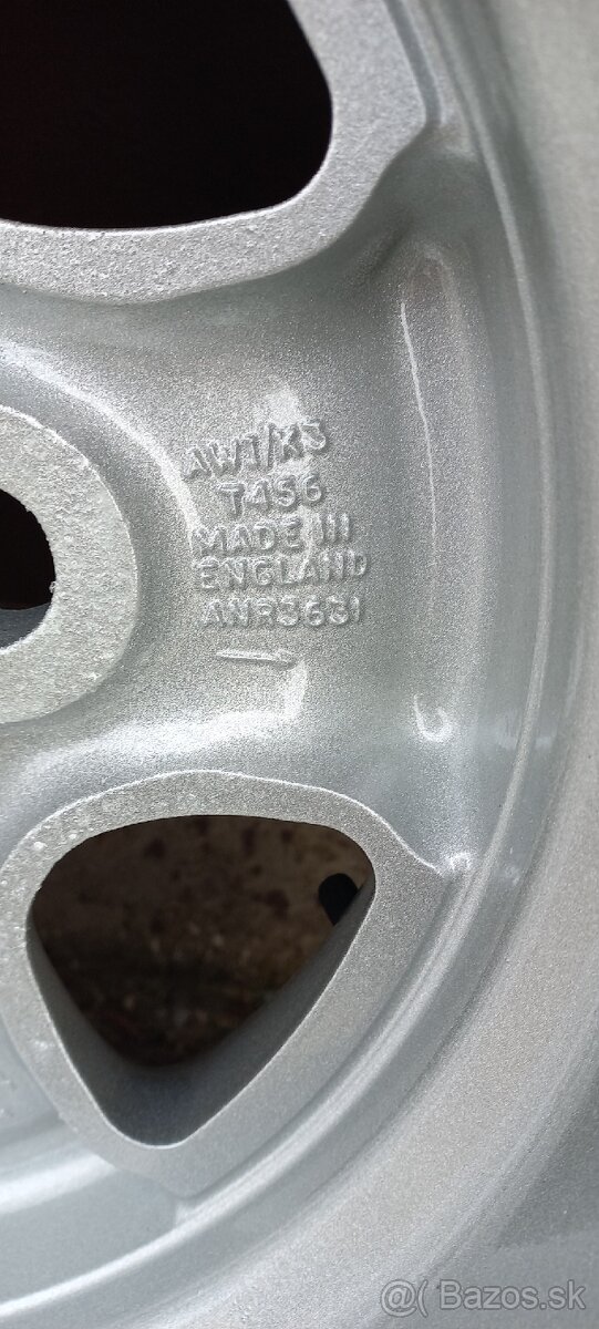 Land Rover Defender. - 15