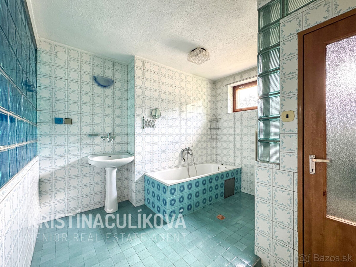 RODINNÝ DOM S GARÁŽOU, VERNÁR - 15