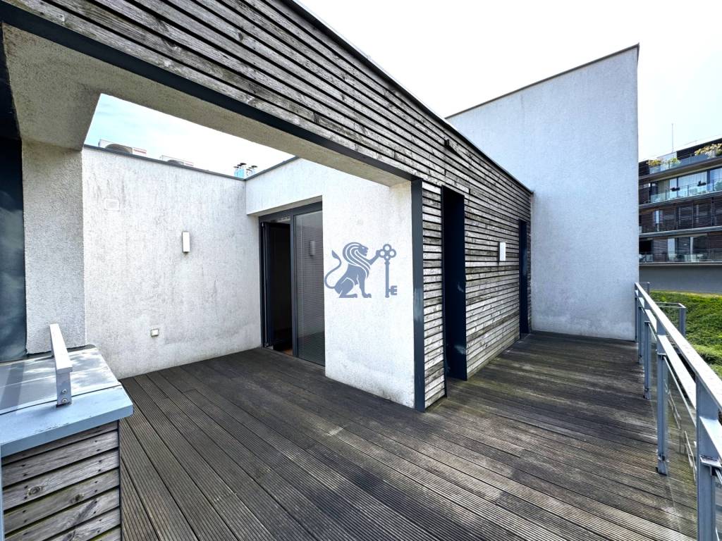 Na prenájom veľký 2- izb. byt na začiatku Koliby s terasou a - 15