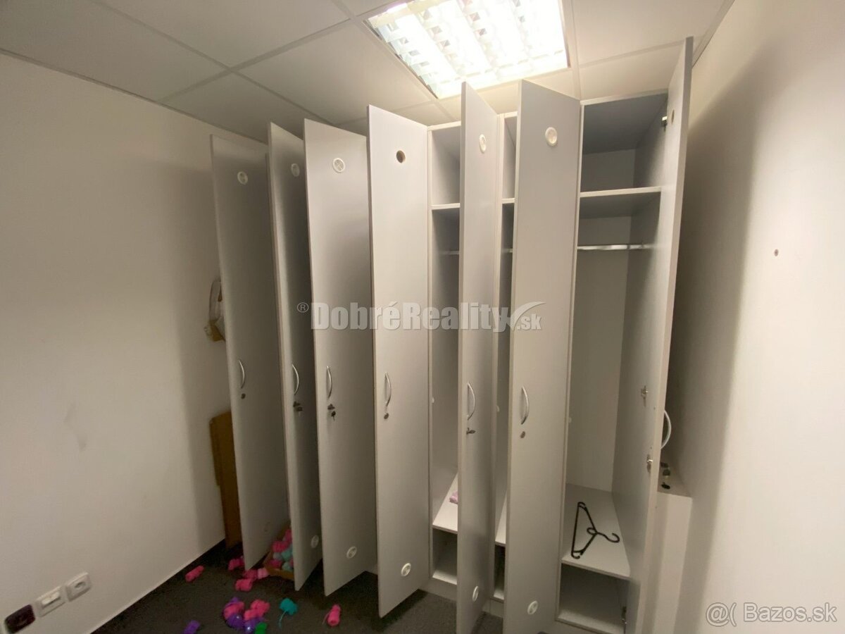 Na predaj pekná komerčná budova v centre mesta Lučenec - 15