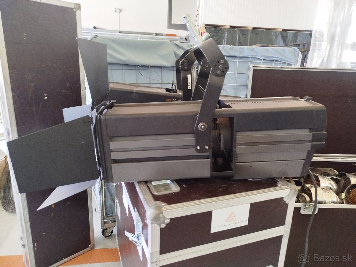 Predám Fresnel - divadelné reflektory Strand Lighting Cadenz - 15