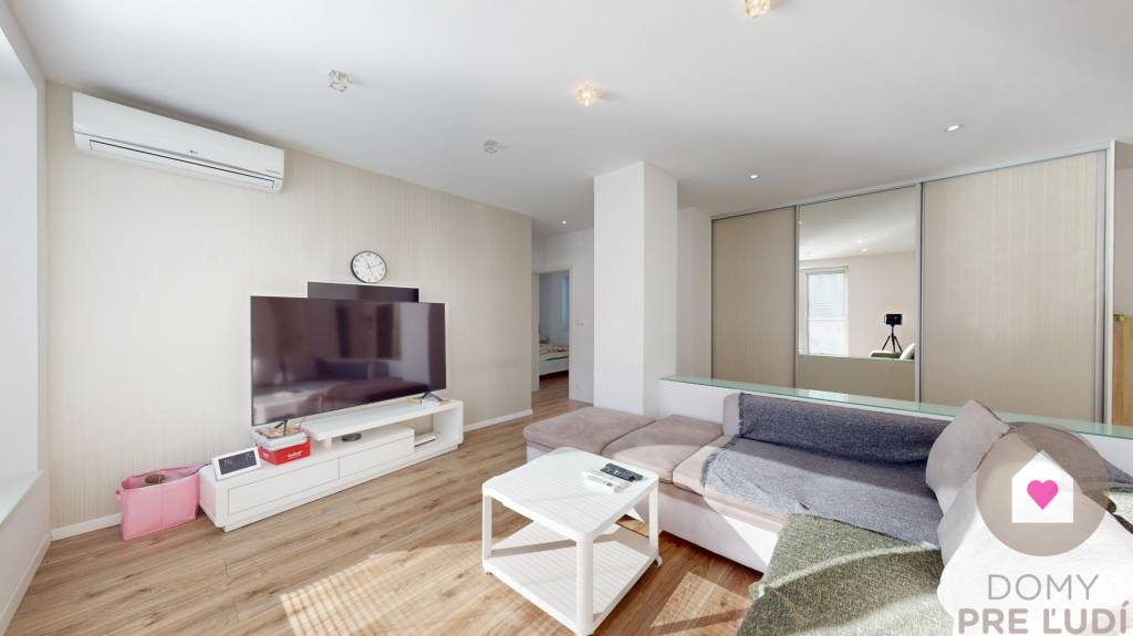 Krásny zariadený 3 izb. byt v centre mesta s parkovaním, BA - 15