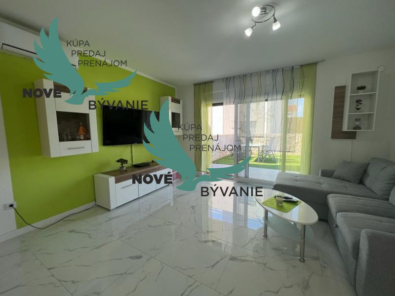 Novostavba trojpodlažný apartmán so záhradou aj strešnou ter - 15