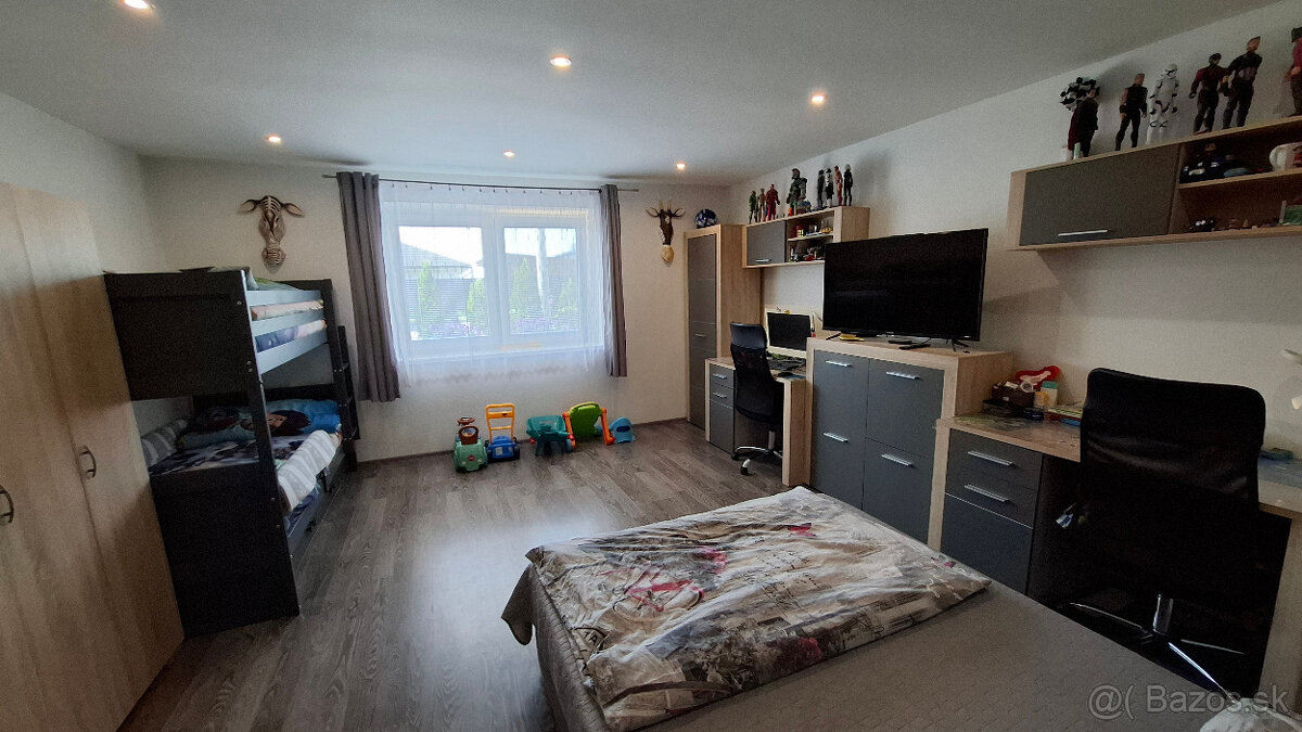 Na predaj slnečný a komfortný 4 izbový rodinný dom Senica. - 15