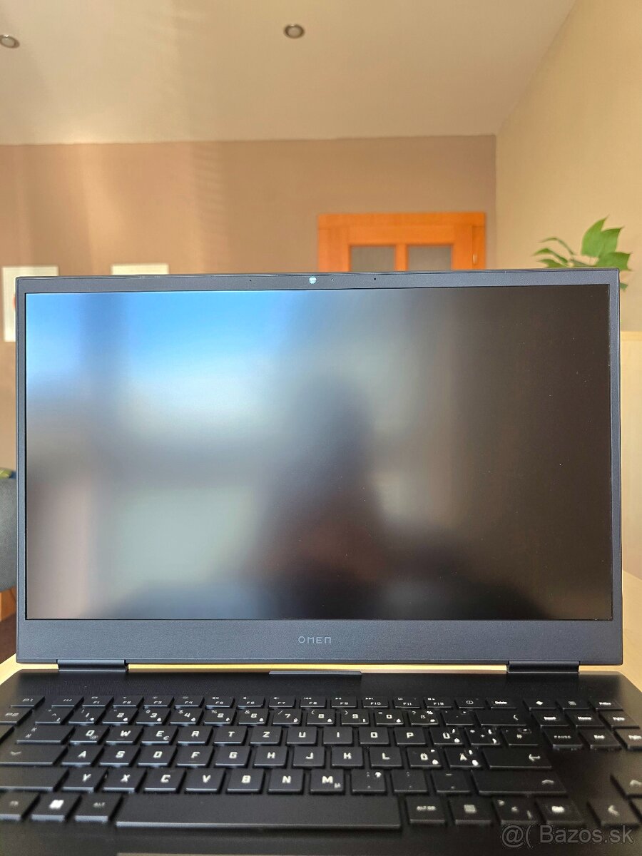 OMEN 17-ck2003 - 17" 240Hz 1440p, RTX 4090, i-9 13900HX - 15