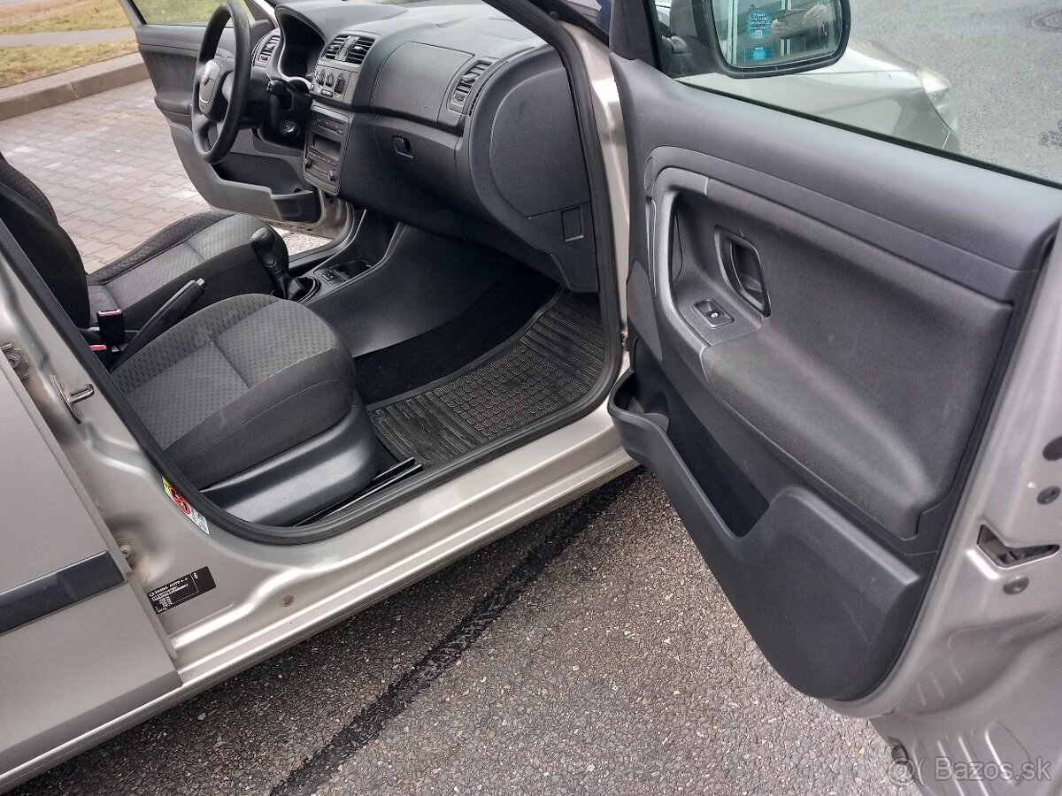 Škoda Fabia II Kombi 1.2 HTP ,51kW. Klima - 15