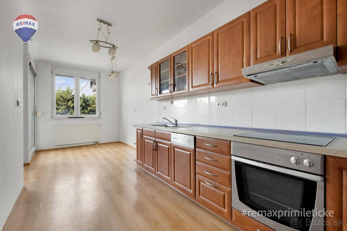 Na predaj 3-izbový byt s veľkou loggiou a parkingom pri Štrk - 15