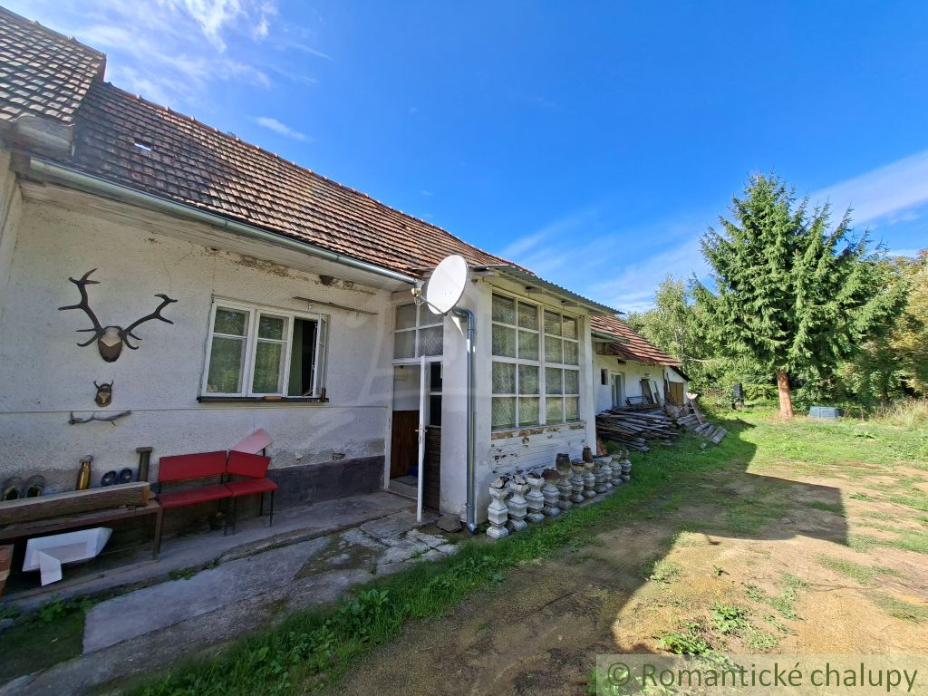 Dva rodinné domy za cenu jedného v obci Zlatno - 15