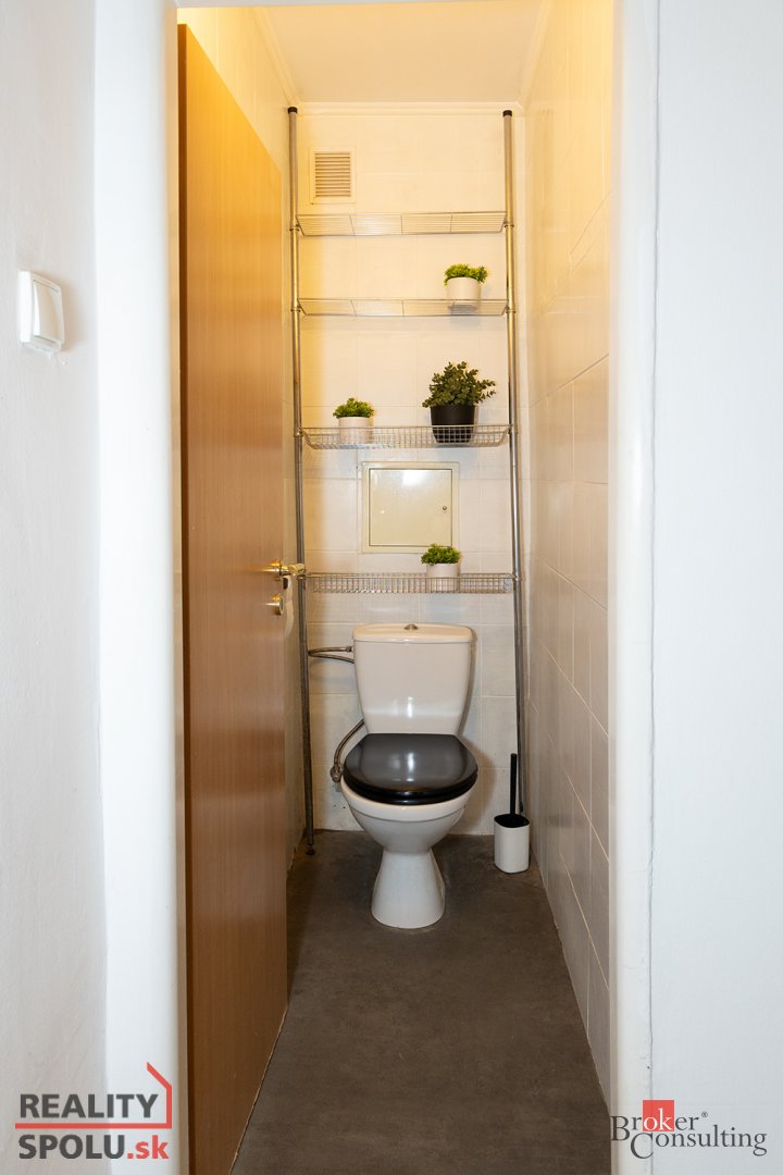 Predaj veľkého 2izb bytu s predzáhradkou - Galanta - 15