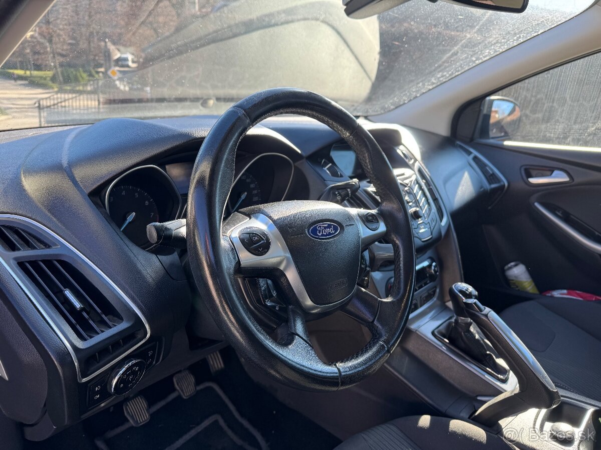 Ford Focus kombi 1.6 92KW RV2013 - 15