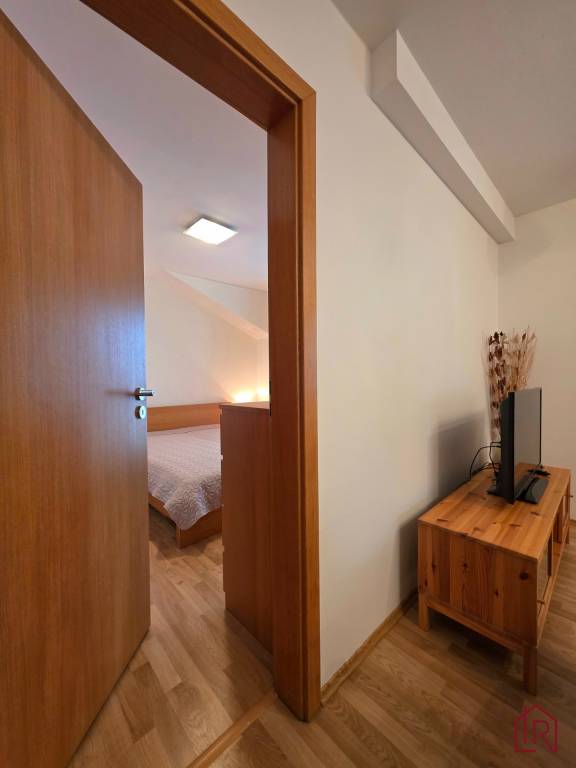 Apartmán, Nová Lesná, 46m2 + balkón, park. miesto, zariadený - 15